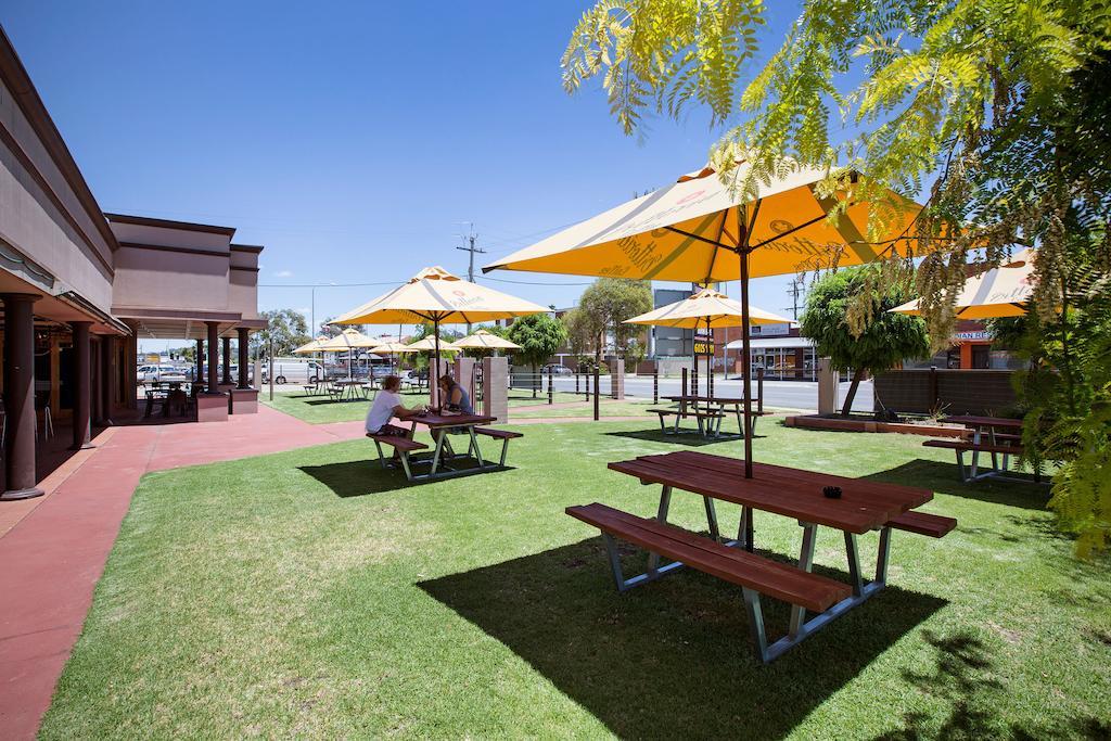Boomerang Hotel Lavington Buitenkant foto