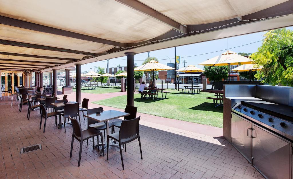 Boomerang Hotel Lavington Buitenkant foto
