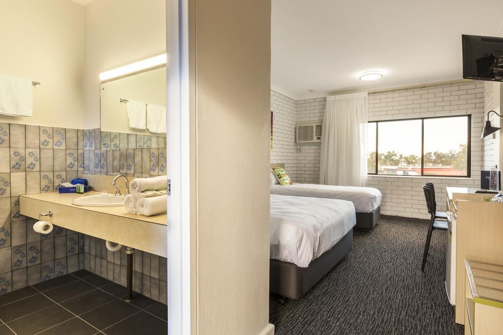 Boomerang Hotel Lavington Buitenkant foto