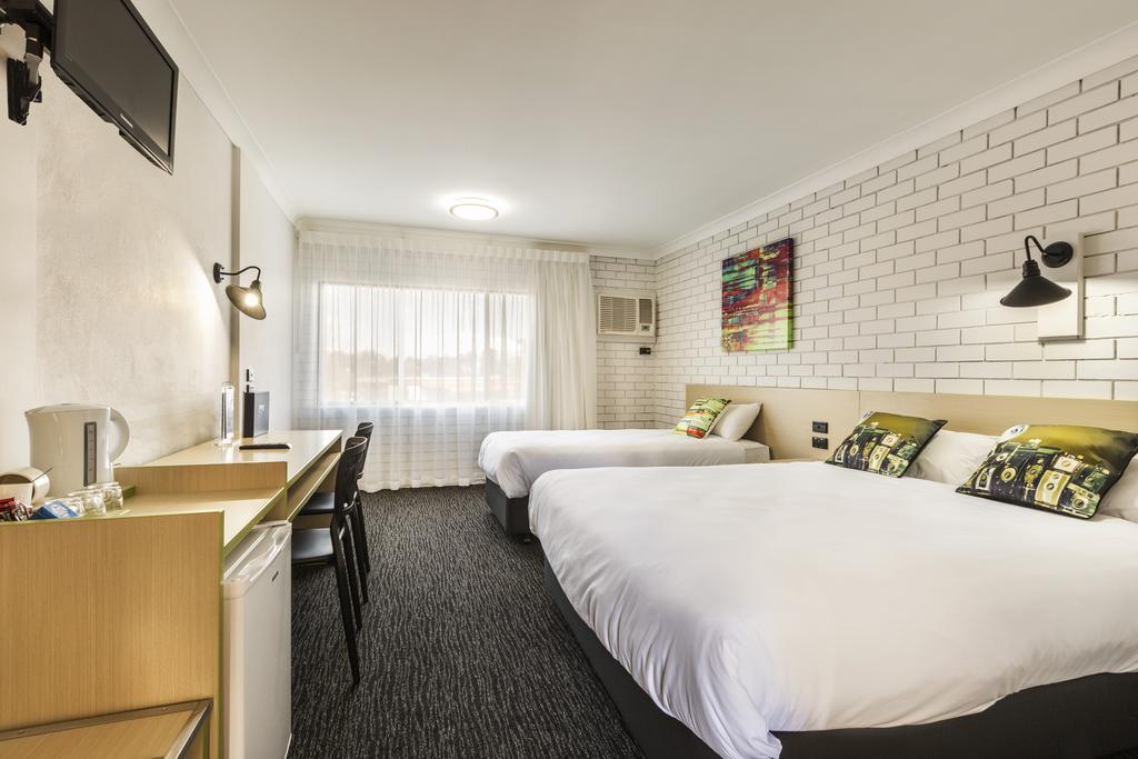 Boomerang Hotel Lavington Buitenkant foto