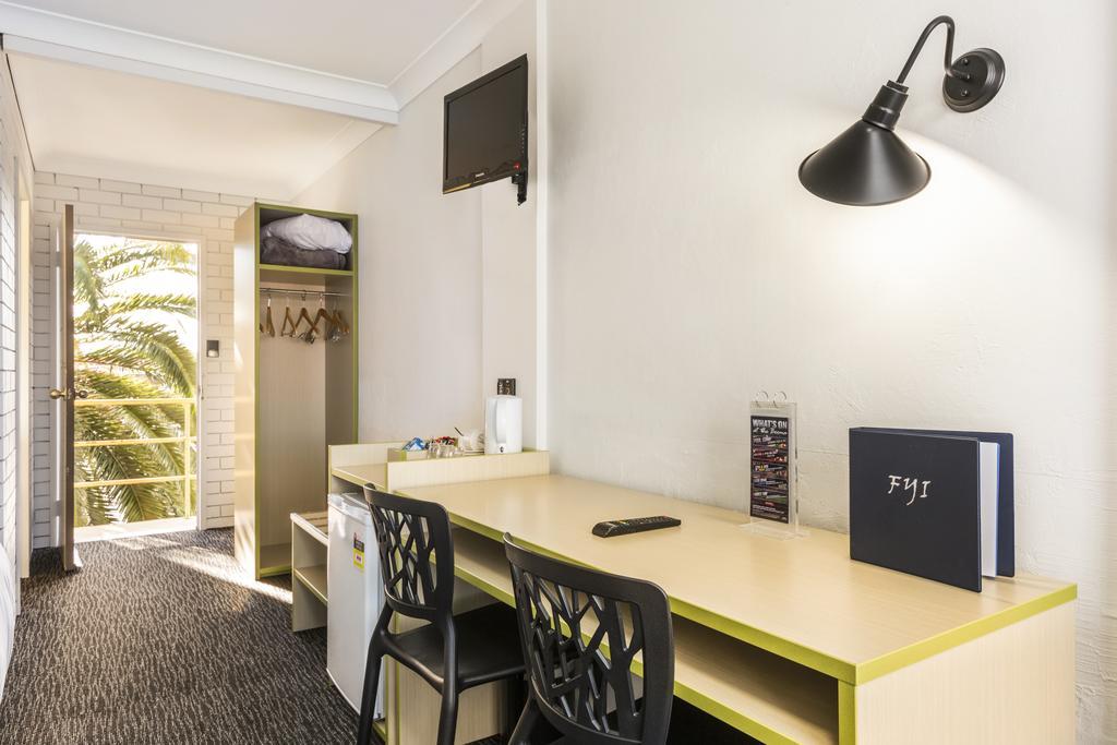 Boomerang Hotel Lavington Buitenkant foto