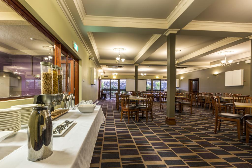 Boomerang Hotel Lavington Buitenkant foto