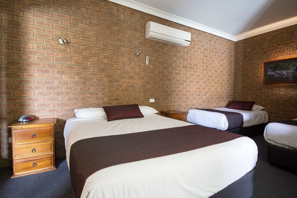 Boomerang Hotel Lavington Buitenkant foto